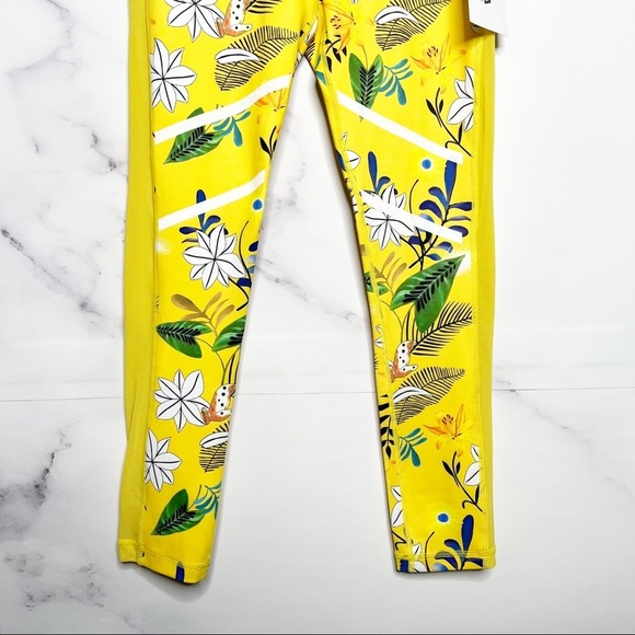 ZYIA Active Floral Reflective Light n Tight Hi-Rise 7/8 24” RC Leggings - Picture 8 of 15